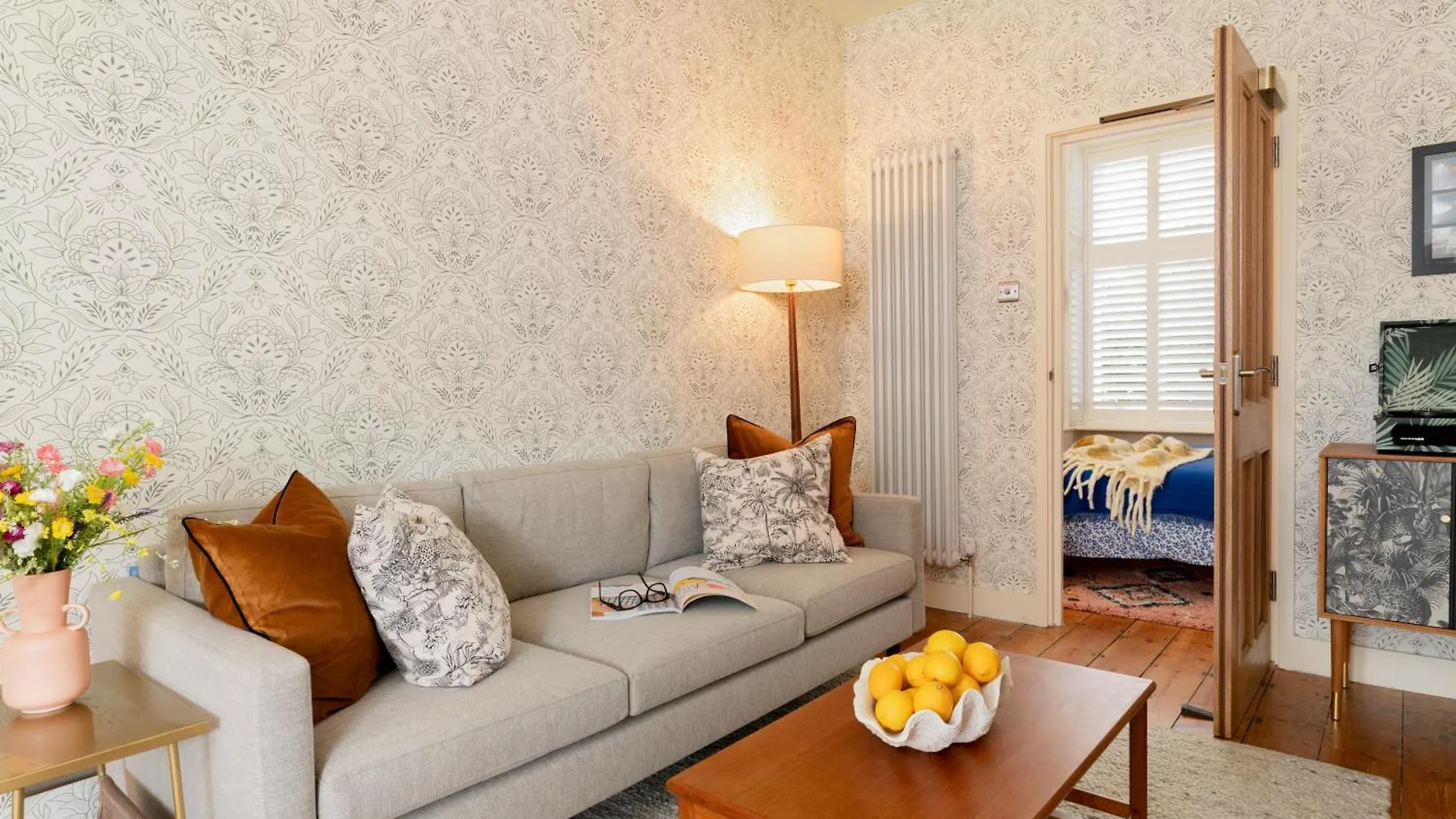 The Lorelei Chic Urban Retreat With Terrace In Hove Appartement